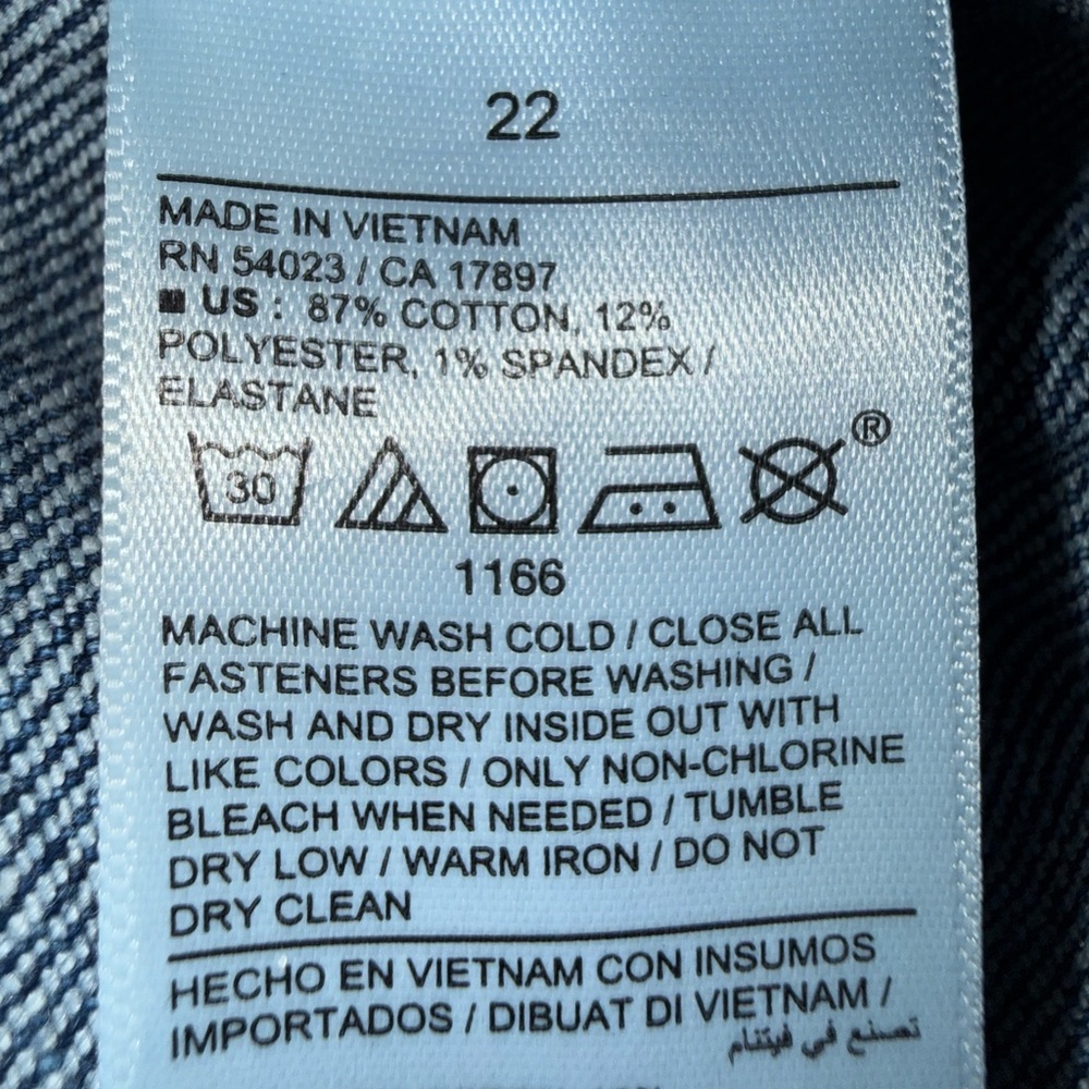 Old Navy High-Waisted Secret-Smooth Pockets O.G. Straight Jean Shorts - Picture 6 of 9